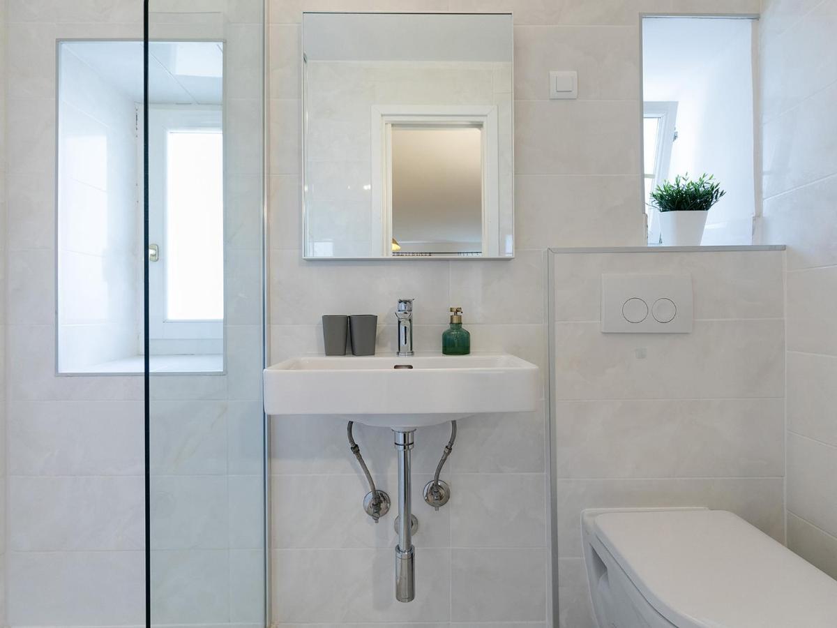 Stylish Studio Apartment By Irundo Ровінь Екстер'єр фото
