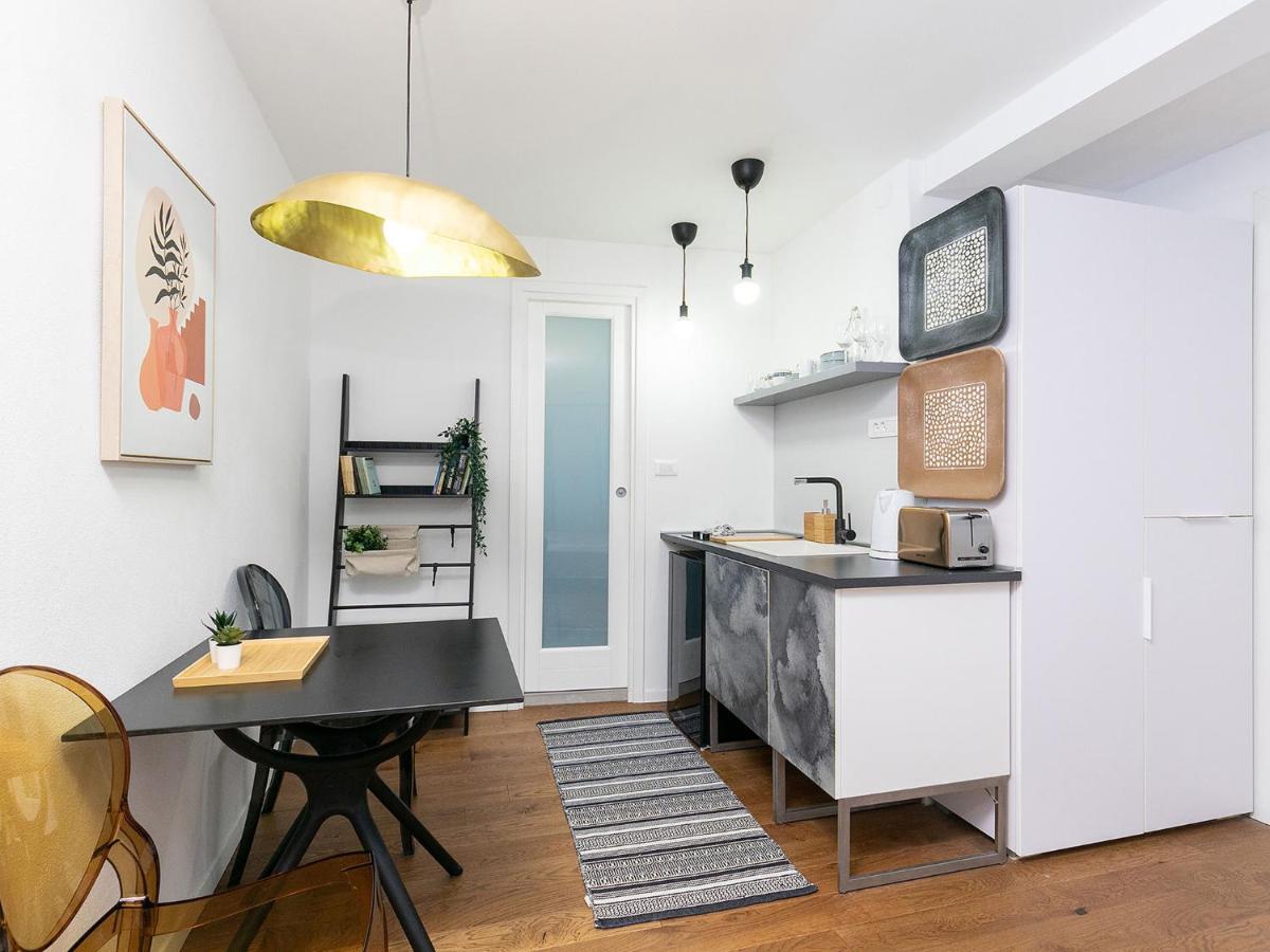 Stylish Studio Apartment By Irundo Ровінь Екстер'єр фото