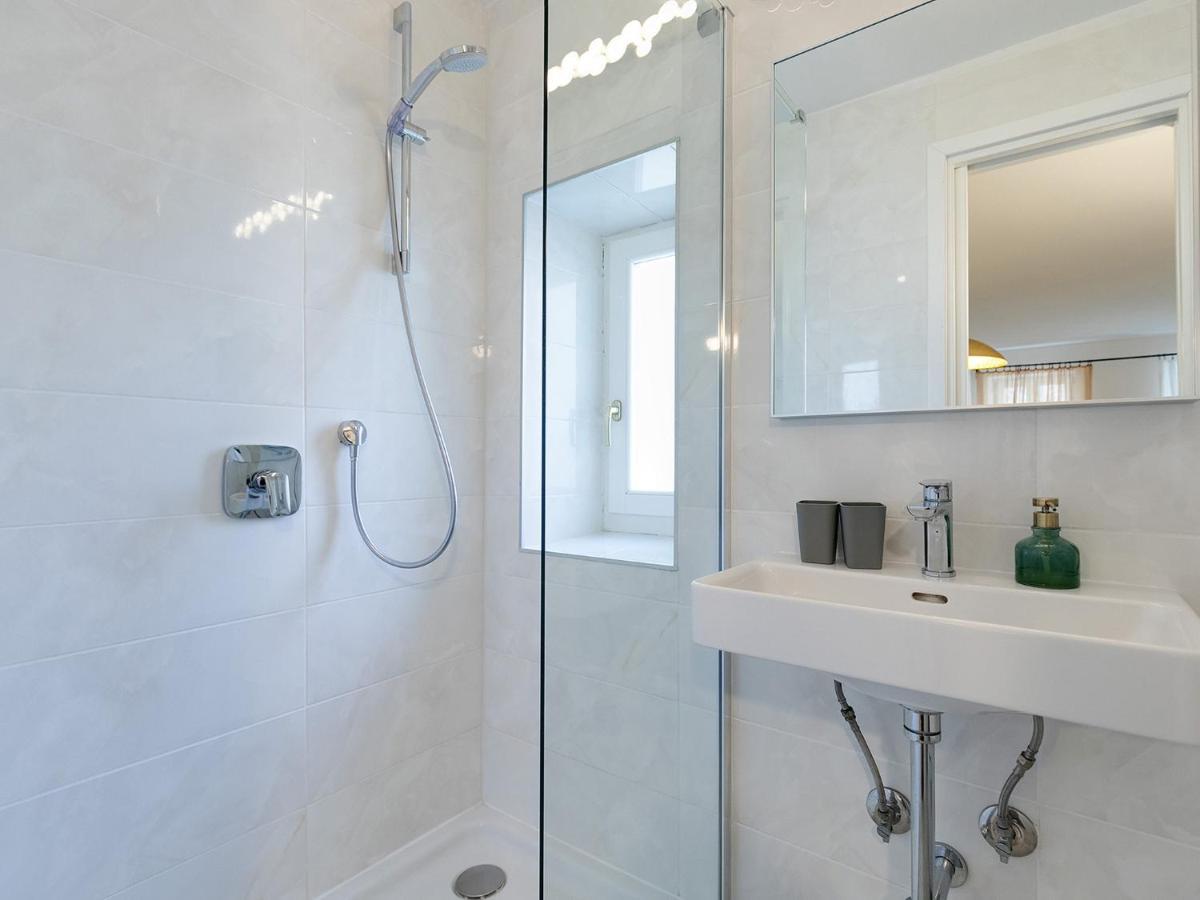 Stylish Studio Apartment By Irundo Ровінь Екстер'єр фото